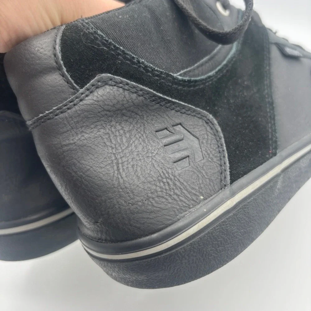 Y2K Etnies Half Pipe Sneakers Men 9.5 Triple Black Suede MidTop Skate Shoe EUC